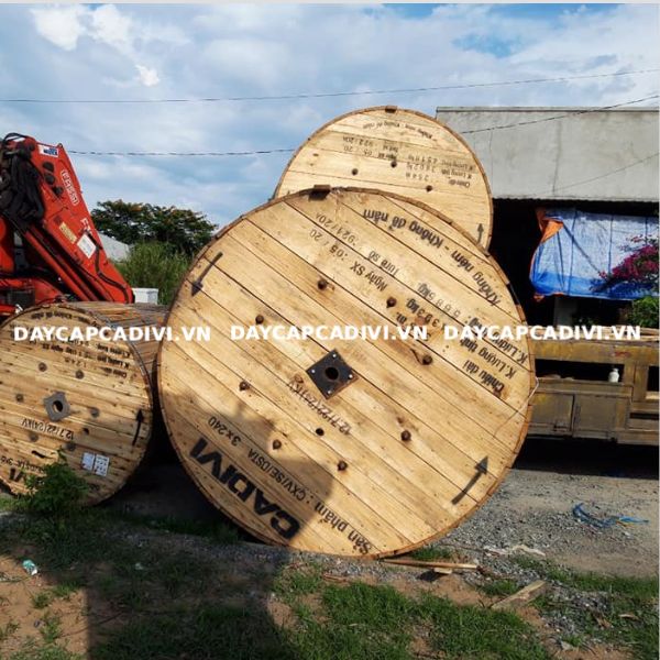 Cáp CXV/SE/DSTA 3x240 CADIVI 24KV