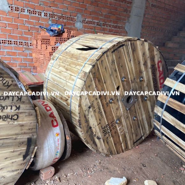 Giao hàng cáp AXV/DSTA 120mm2 4 lõi CADIVI