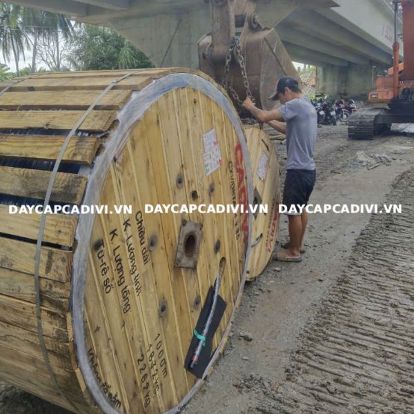 Giao hàng cáp CXV DSTA 4x35 CADIVI