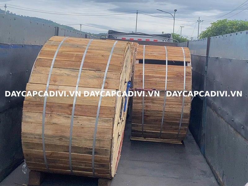 Giao hàng thi công cáp CADIVI CXV hạ thế dự án thủy điện Lào