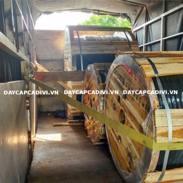 Giao hàng cáp CXV/DSTA 3x25 1x16 CADIVI