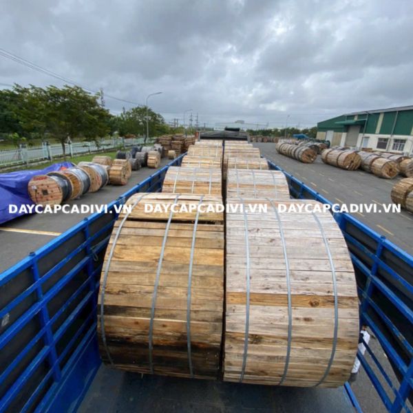 Giao hàng cáp CXV/DSTA CADIVI ngầm hạ thế 0,6/1KV