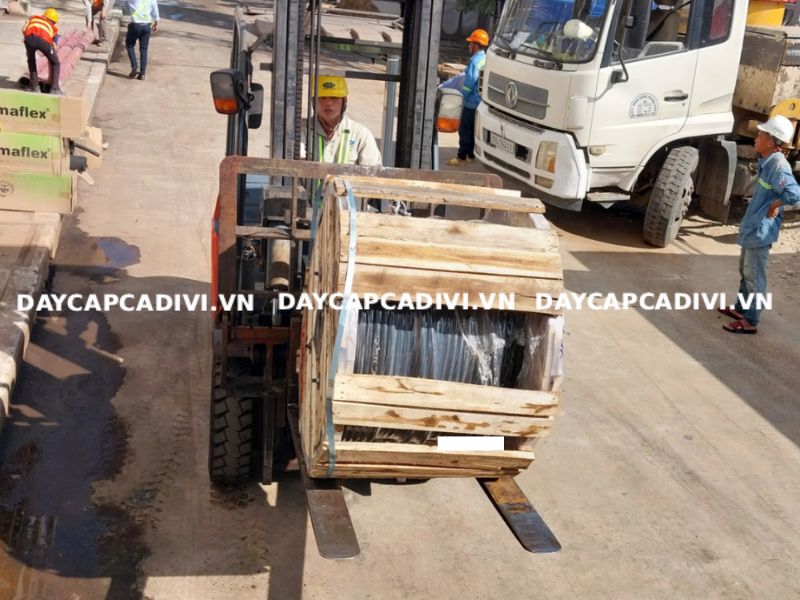 Giao hàng dây cáp CXV hạ thế CADIVI dự án khu công nghiệp Vsip II Bình Dương
