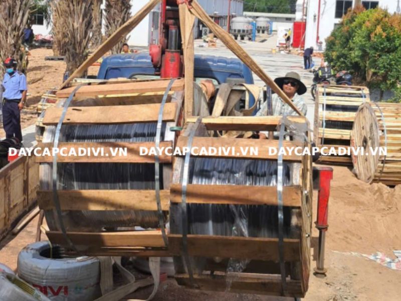 Cấp hàng cáp CXV 300mm2 CADIVI thi công dự án khu vực Bình Dương