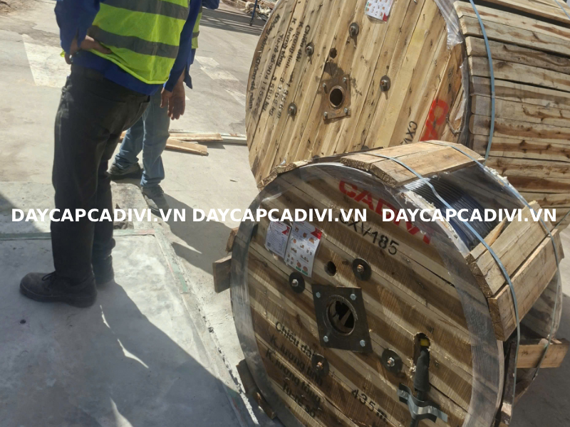 Giao hàng cáp CXV 185mm2 CADIVI thi công dự án Bình Dương