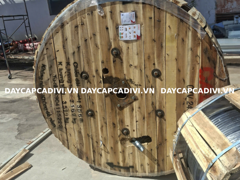 Giao hàng cáp CXV 240mm2 CADIVI thi công dự án Bình Dương