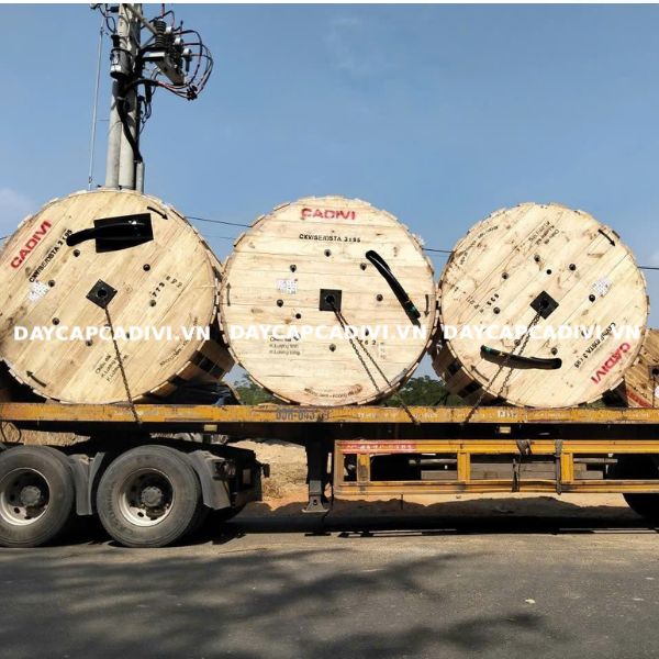 Cấp hàng thi công cáp trung thế CXV/SE/DSTA CADIVI khu vực Vũng Tàu
