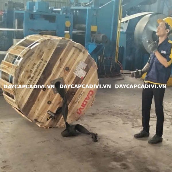 Giao hàng dây cáp CXV-300 CADIVI thi công dự án