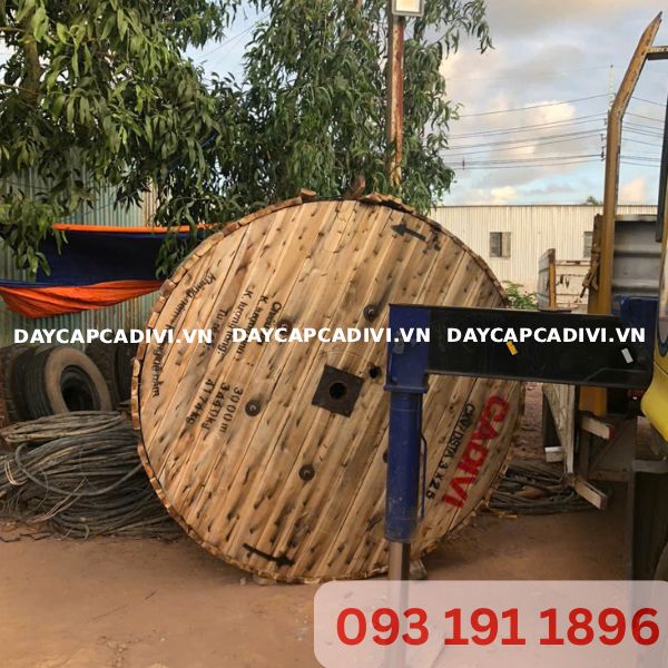 Hình ảnh thực tế bàn giao cuộn cáp CXV/DSTA 3x25 CADIVI 100 mét khu vực Phú Quốc